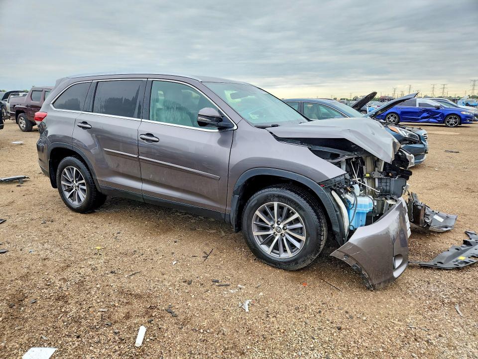 55162796 :رقم المزاد ، 5TDJZRFH4KS588691 vin ، 2019 Toyota Highlander مزاد بيع