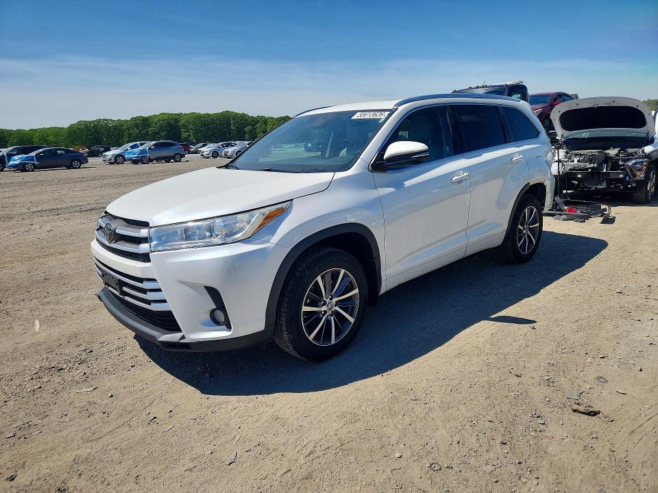 55613626 :رقم المزاد ، 5TDJZRFH3JS906556 vin ، 2018 Toyota Highlander مزاد بيع