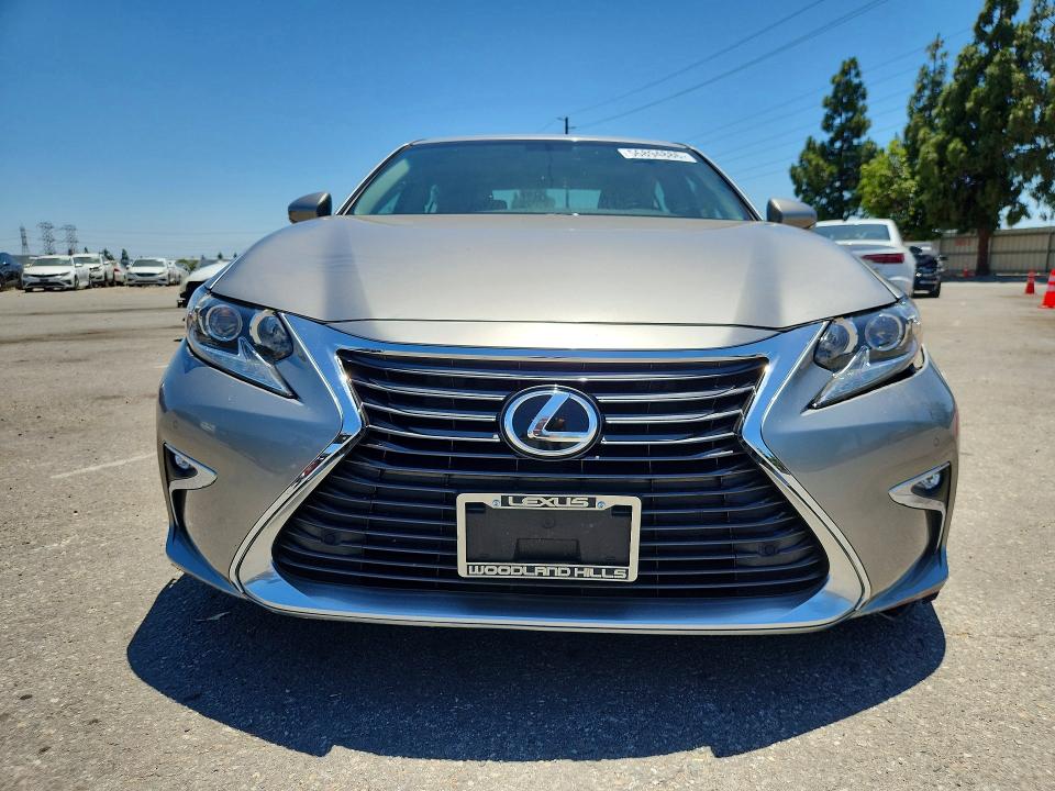56894886 :رقم المزاد ، 58ABK1GG5GU031599 vin ، 2016 Lexus Es مزاد بيع