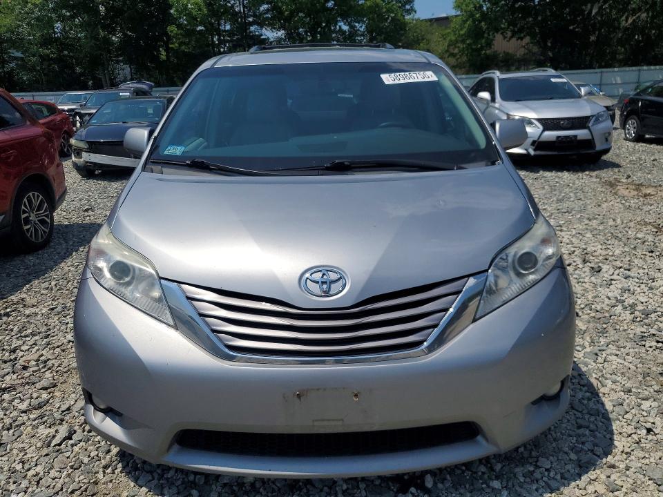 58986756 :رقم المزاد ، 5TDDZ3DCXHS181159 vin ، 2017 Toyota Sienna مزاد بيع