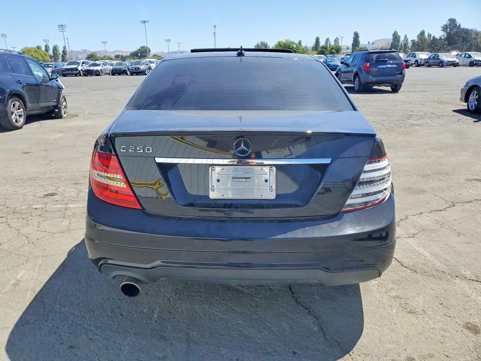 2012 Merc C250 მანქანა იყიდება აუქციონზე, vin: WDDGF4HB2CR207313, აუქციონის ნომერი: 58309956