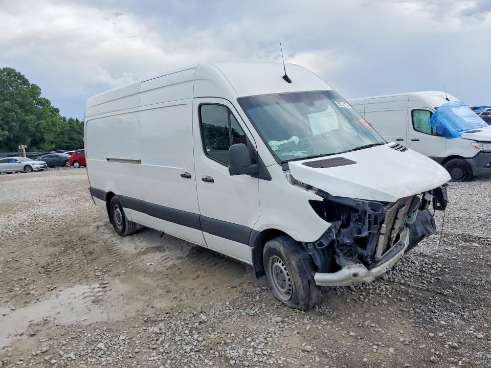 56127196 :رقم المزاد ، W1Y40CHY0MT057215 vin ، 2021 Mercedes-benz Sprinter مزاد بيع