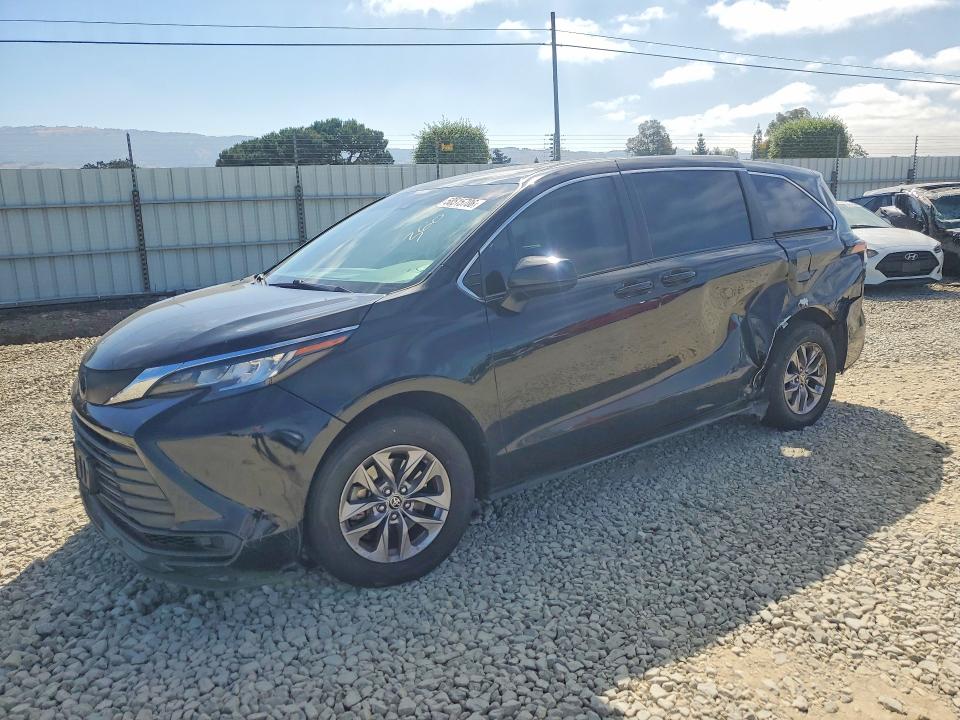58515706 :رقم المزاد ، 5TDKRKEC1NS109908 vin ، 2022 Toyota Sienna مزاد بيع
