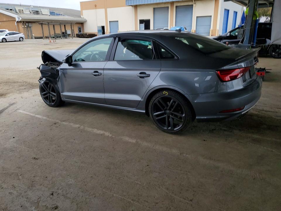 Продажа на аукционе авто 2018 Audi A3, vin: WAUAUGFF1J1040934, номер лота: 58132286
