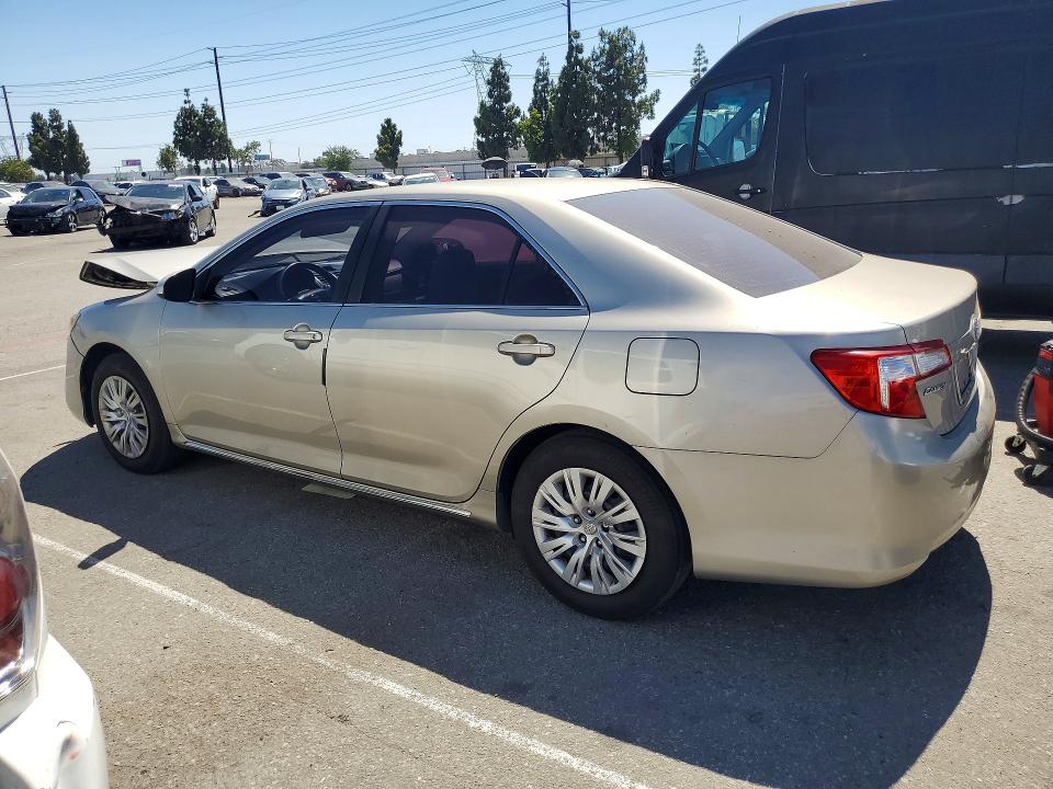 56862366 :رقم المزاد ، 4T4BF1FK5ER366866 vin ، 2014 Toyota Camry مزاد بيع