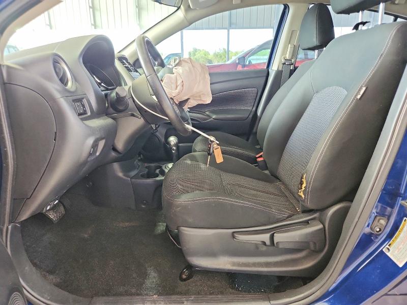 55820196 :رقم المزاد ، 3N1CN7AP7JL833627 vin ، 2018 Nissan Versa مزاد بيع