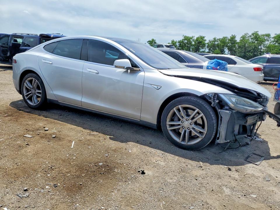 2014 Tesla Model S მანქანა იყიდება აუქციონზე, vin: 5YJSA1H10EFP53321, აუქციონის ნომერი: 57736336