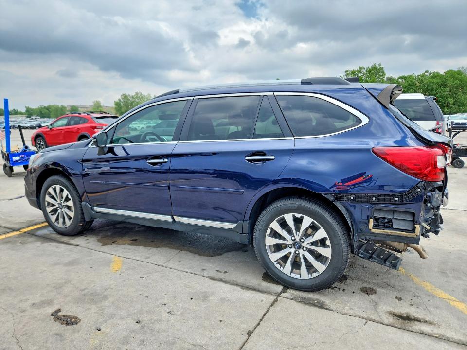 58922826 :رقم المزاد ، 4S4BSETC8J3233206 vin ، 2018 Subaru Outback مزاد بيع