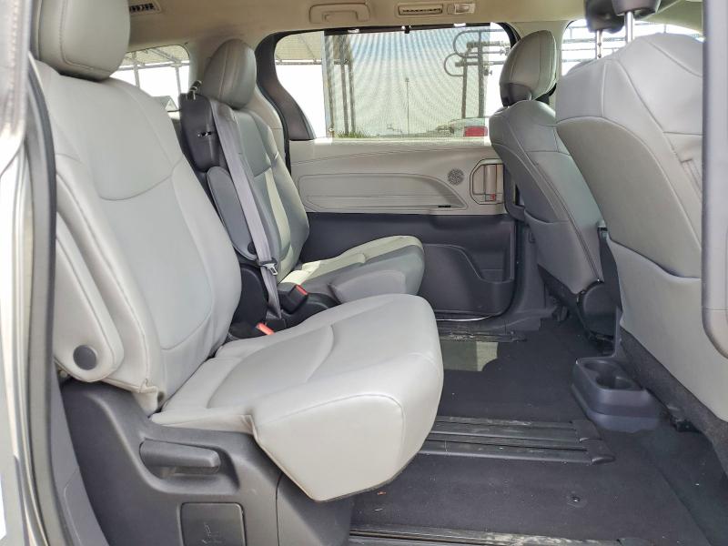57083916 :رقم المزاد ، 5TDYRKEC8NS119989 vin ، 2022 Toyota Sienna مزاد بيع
