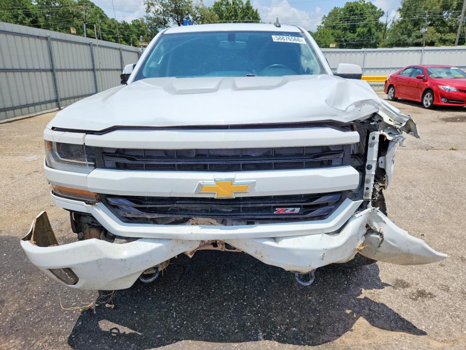 Продаж на аукціоні авто 2018 Chevrolet Silverado, vin: 3GCUKREH1JG418692, номер лоту: 58876566