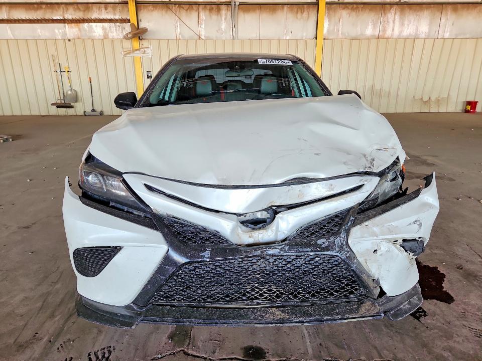 57087236 :رقم المزاد ، 4T1NZ1AK4LU042519 vin ، 2020 Toyota Camry مزاد بيع