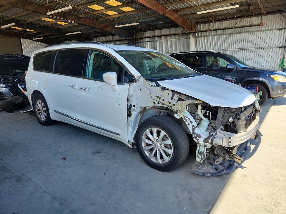 58736256 :رقم المزاد ، 2C4RC1BG1HR535399 vin ، 2017 Chrysler Pacifica مزاد بيع