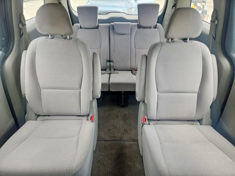 55612596 :رقم المزاد ، KNDMA5C19H6279652 vin ، 2017 Kia Sedona مزاد بيع