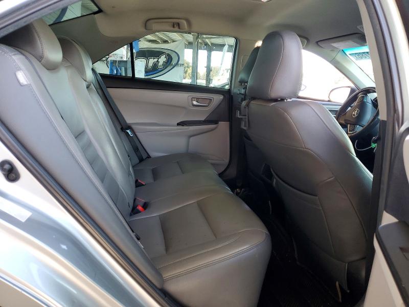 55939786 :رقم المزاد ، 4T1BF1FK9FU020962 vin ، 2015 Toyota Camry مزاد بيع