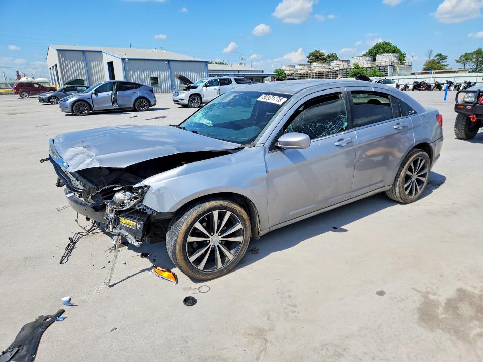 55891776 :رقم المزاد ، 1C3CCBCG3DN651466 vin ، 2013 Chrysler 200 مزاد بيع