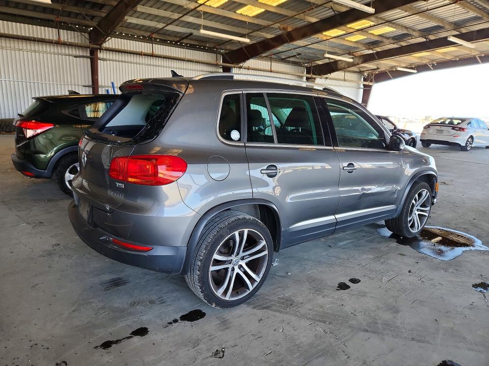 59285746 :رقم المزاد ، WVGVV7AX7HK031446 vin ، 2017 Volkswagen Tiguan مزاد بيع