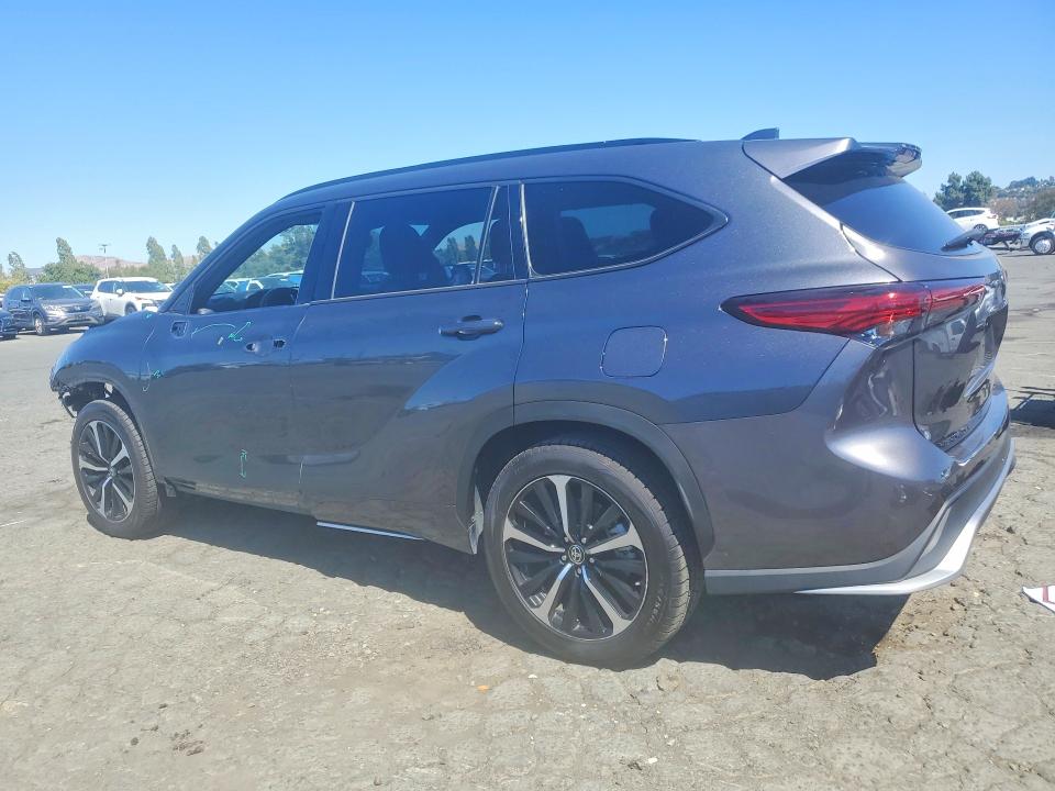 58792756 :رقم المزاد ، 5TDJZRBH4MS086398 vin ، 2021 Toyota Highlander مزاد بيع