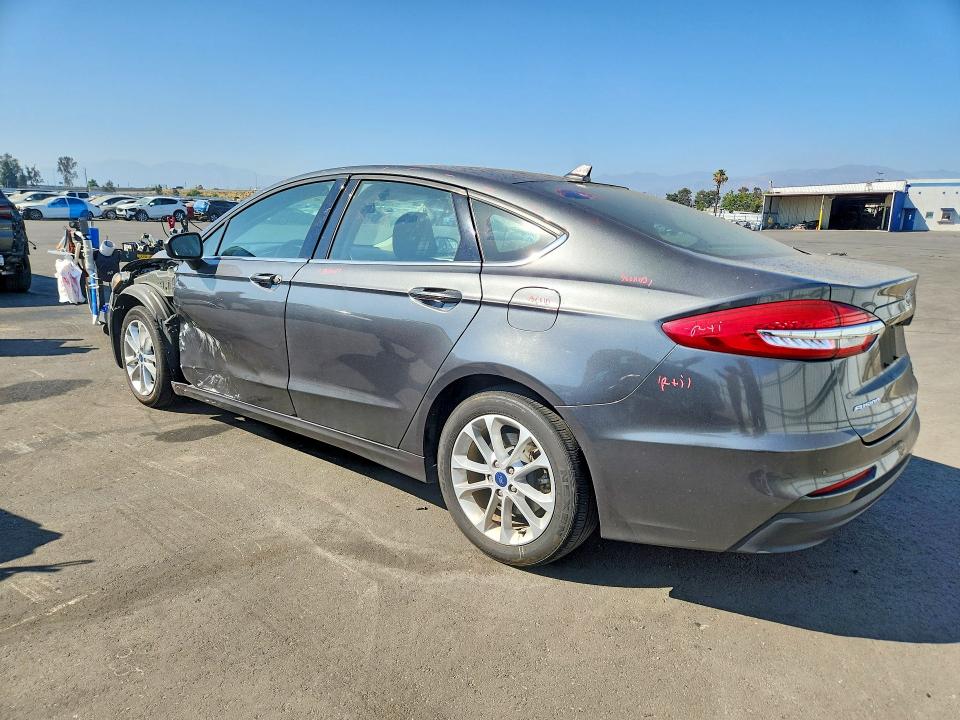 56412806 :رقم المزاد ، 3FA6P0LU4LR267348 vin ، 2020 Ford Fusion مزاد بيع