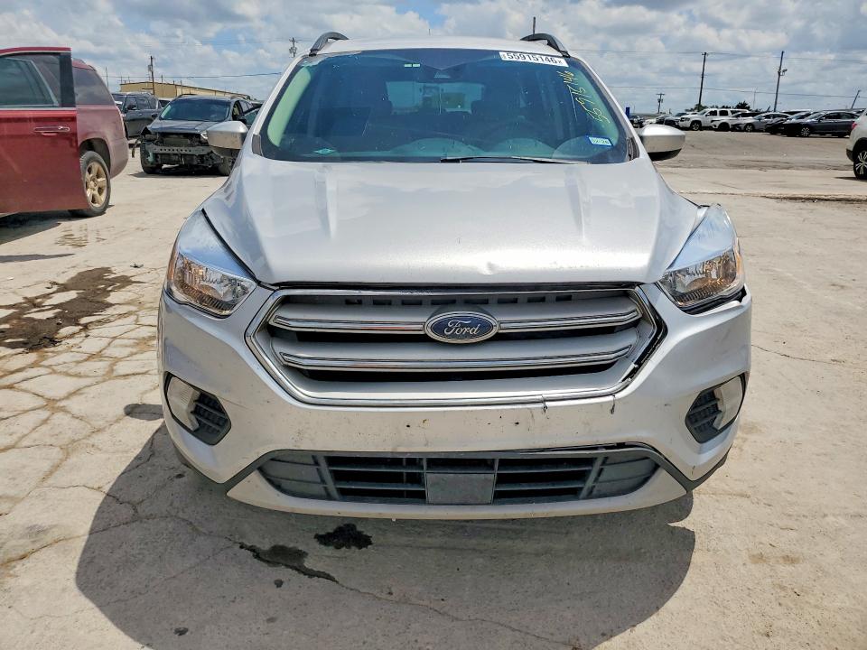 55915146 :رقم المزاد ، 1FMCU0GD5JUD07552 vin ، 2018 Ford Escape مزاد بيع