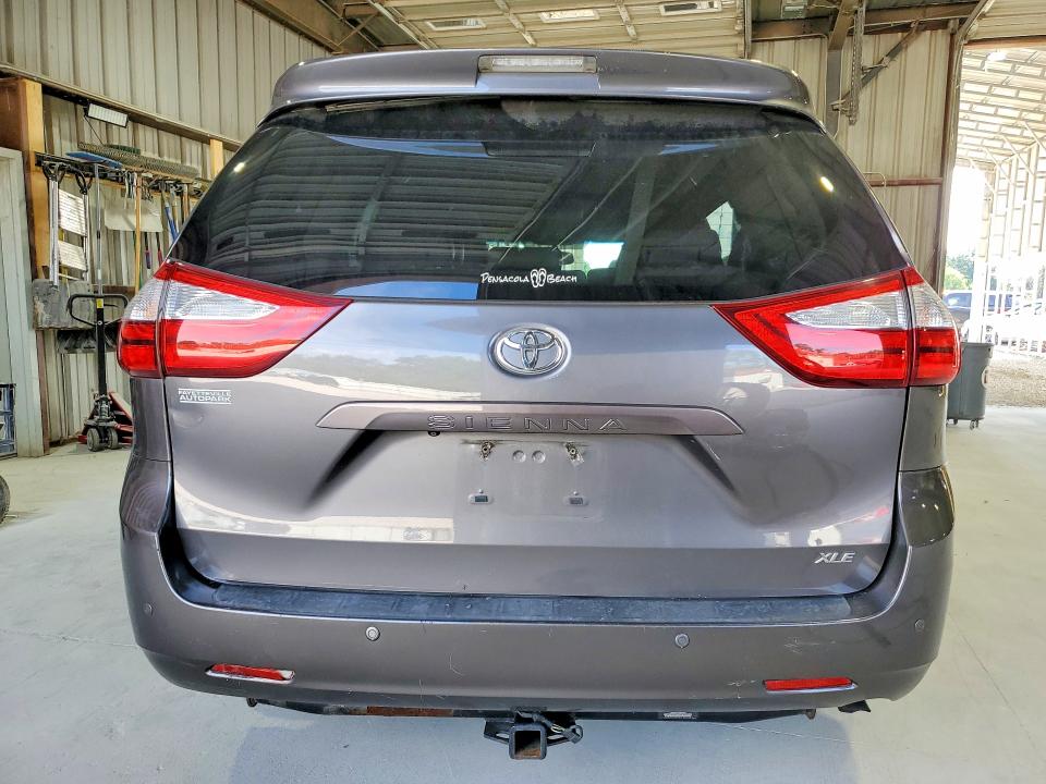 56434056 :رقم المزاد ، 5TDYZ3DC0HS832185 vin ، 2017 Toyota Sienna مزاد بيع