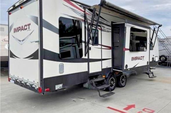 57752666 :رقم المزاد ، 4YDT30328FF815535 vin ، 2015 Keystone Keystone مزاد بيع
