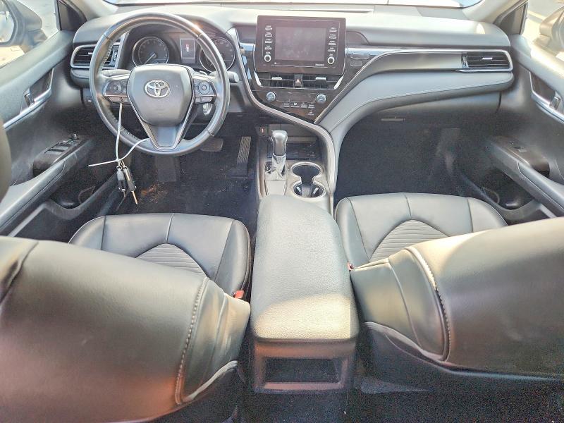 56739186 :رقم المزاد ، 4T1G11AK5MU452988 vin ، 2021 Toyota Camry مزاد بيع