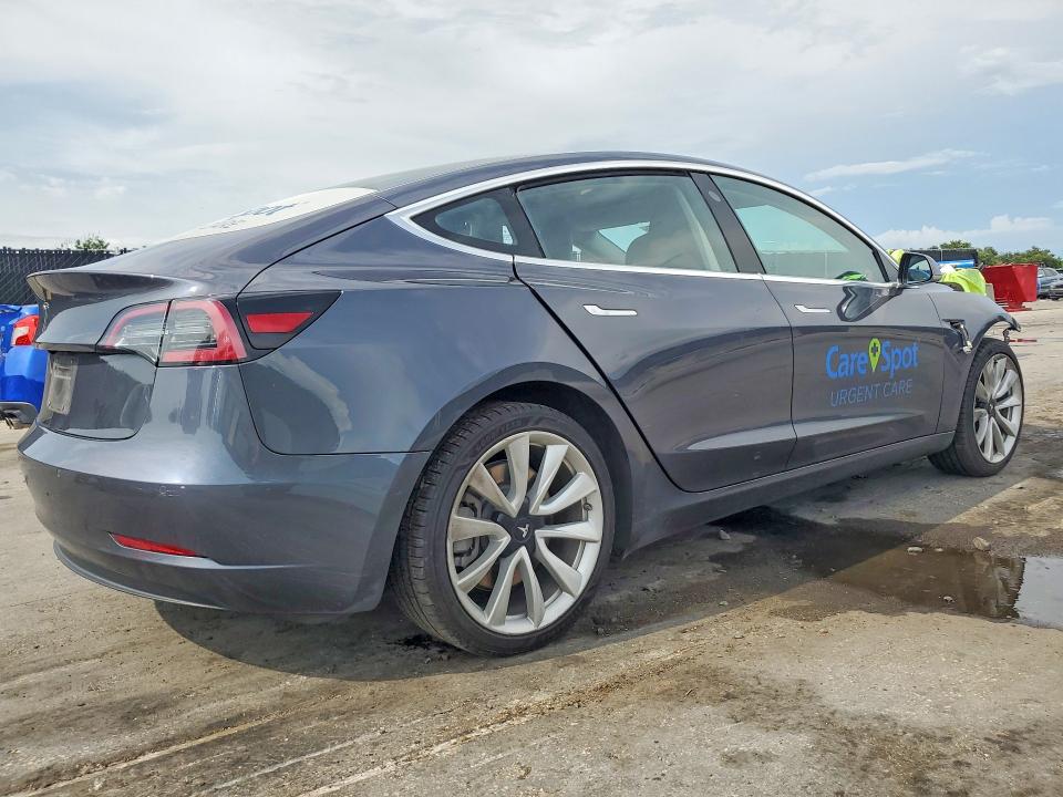 58072446 :رقم المزاد ، 5YJ3E1EA1JF059616 vin ، 2018 Tesla Model 3 مزاد بيع