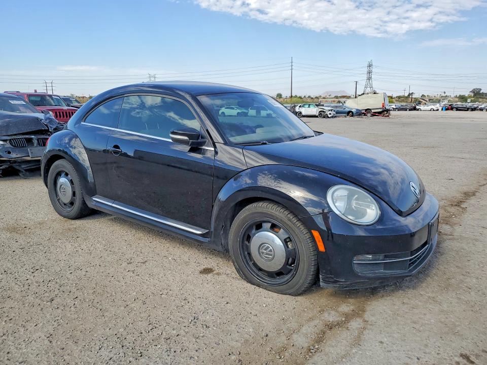 56081106 :رقم المزاد ، 3VWJL7AT5DM625927 vin ، 2013 Volkswagen Beetle مزاد بيع