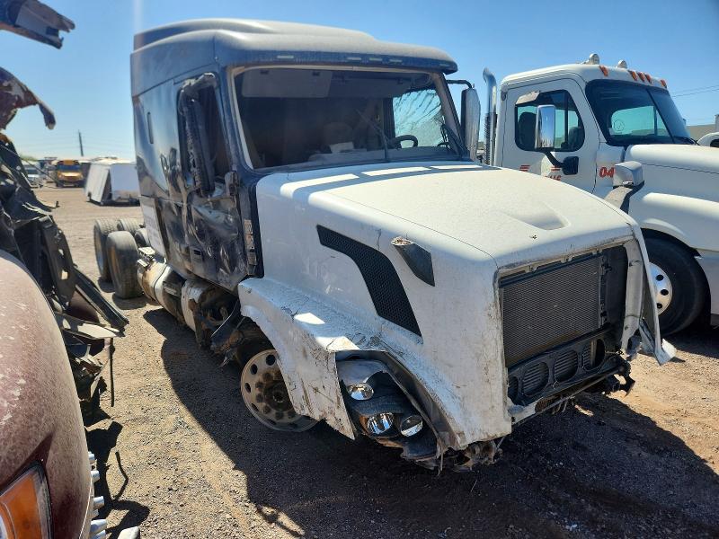 2015 Volvo Vn მანქანა იყიდება აუქციონზე, vin: 4V4NC9EH0FN184534, აუქციონის ნომერი: 54548816