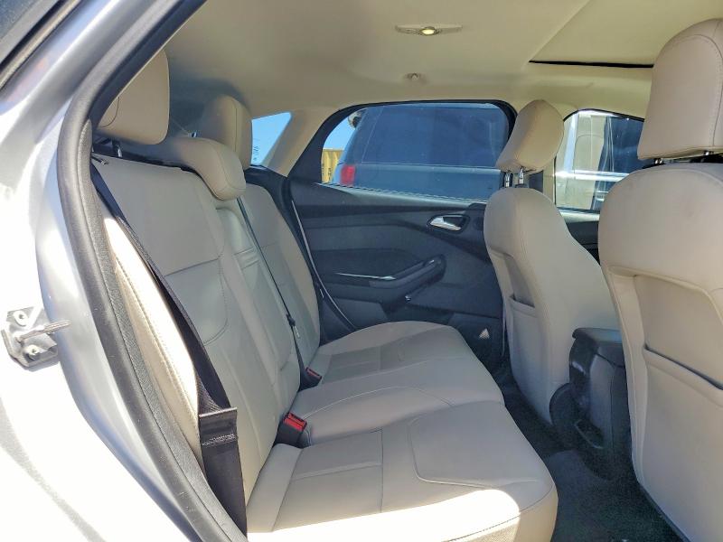 56718506 :رقم المزاد ، 1FADP3N26FL385957 vin ، 2015 Ford Focus مزاد بيع
