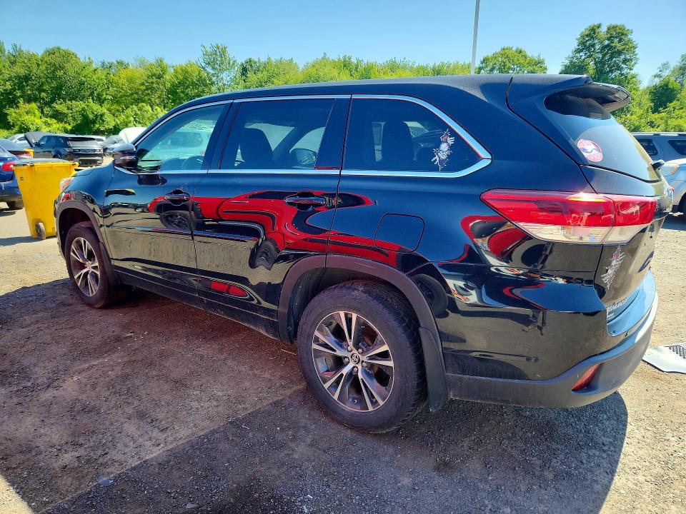 55779616 :رقم المزاد ، 5TDBZRFH7JS898904 vin ، 2018 Toyota Highlander مزاد بيع