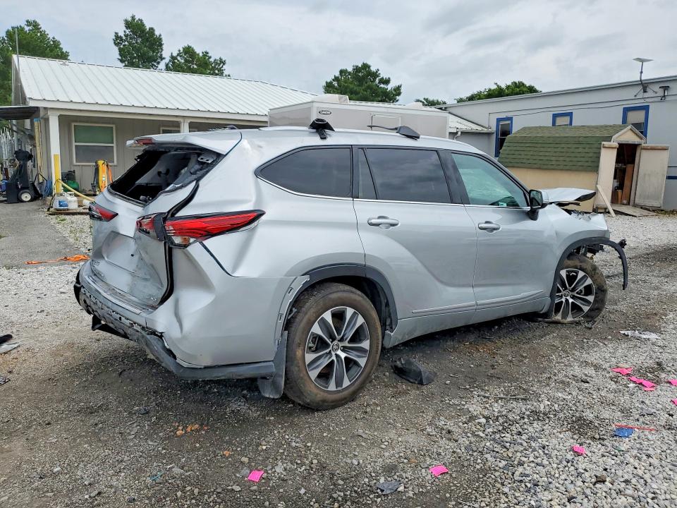 2022 Toyota Highlander მანქანა იყიდება აუქციონზე, vin: 5TDGZRBH9NS583233, აუქციონის ნომერი: 57903206