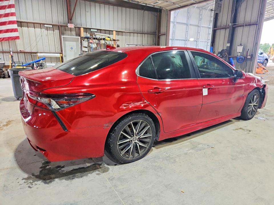 58548676 :رقم المزاد ، 4T1G11AK4NU003996 vin ، 2022 Toyota Camry مزاد بيع