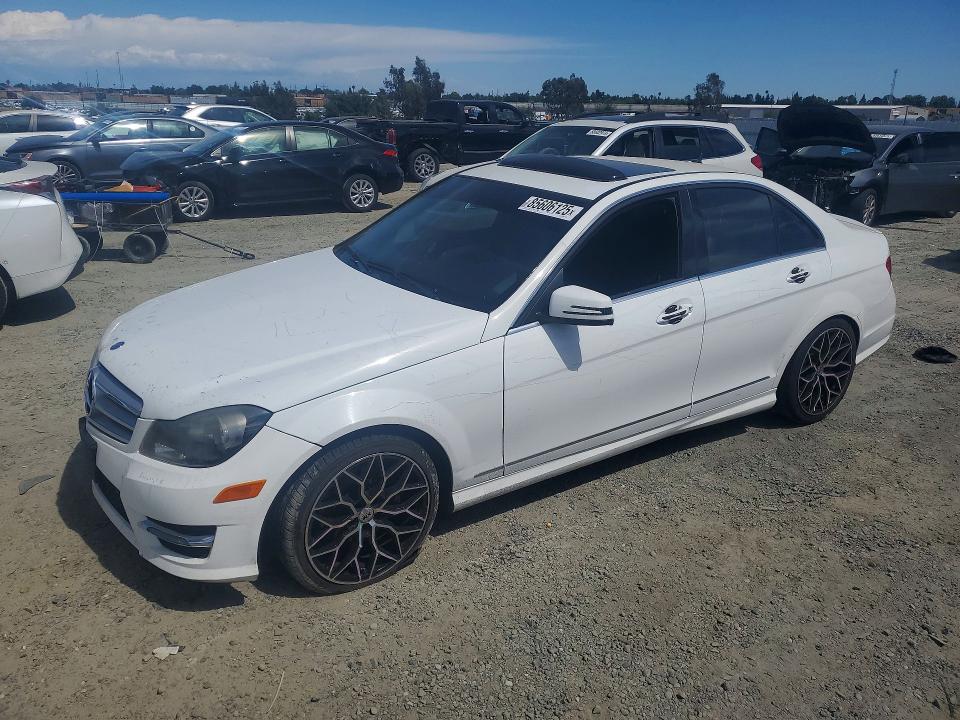 2013 Mercedes-benz C მანქანა იყიდება აუქციონზე, vin: WDDGF4HB6DR271338, აუქციონის ნომერი: 85606125