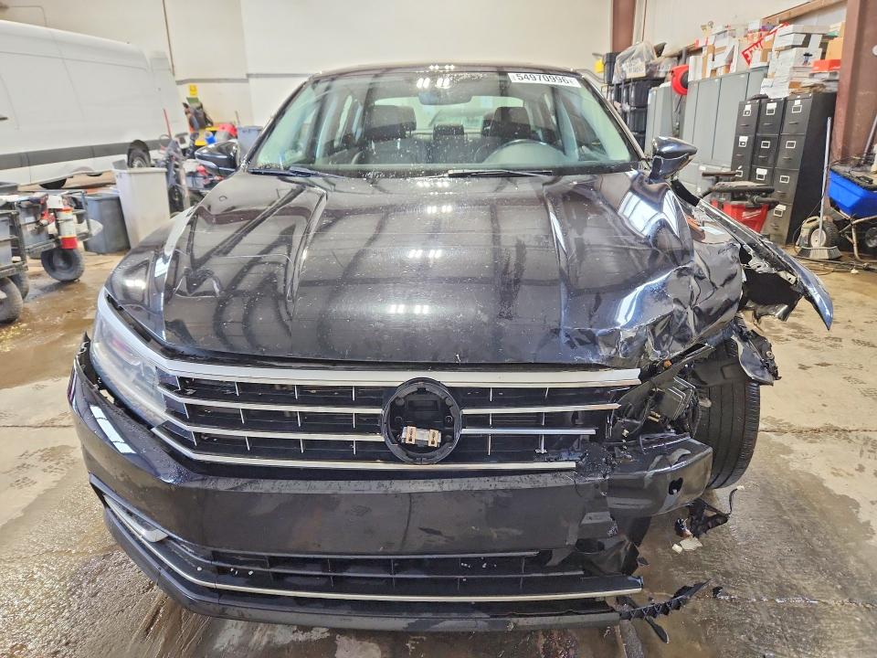 Продажа на аукционе авто 2017 Volkswagen Passat, vin: 1VWBT7A30HC042810, номер лота: 54970996