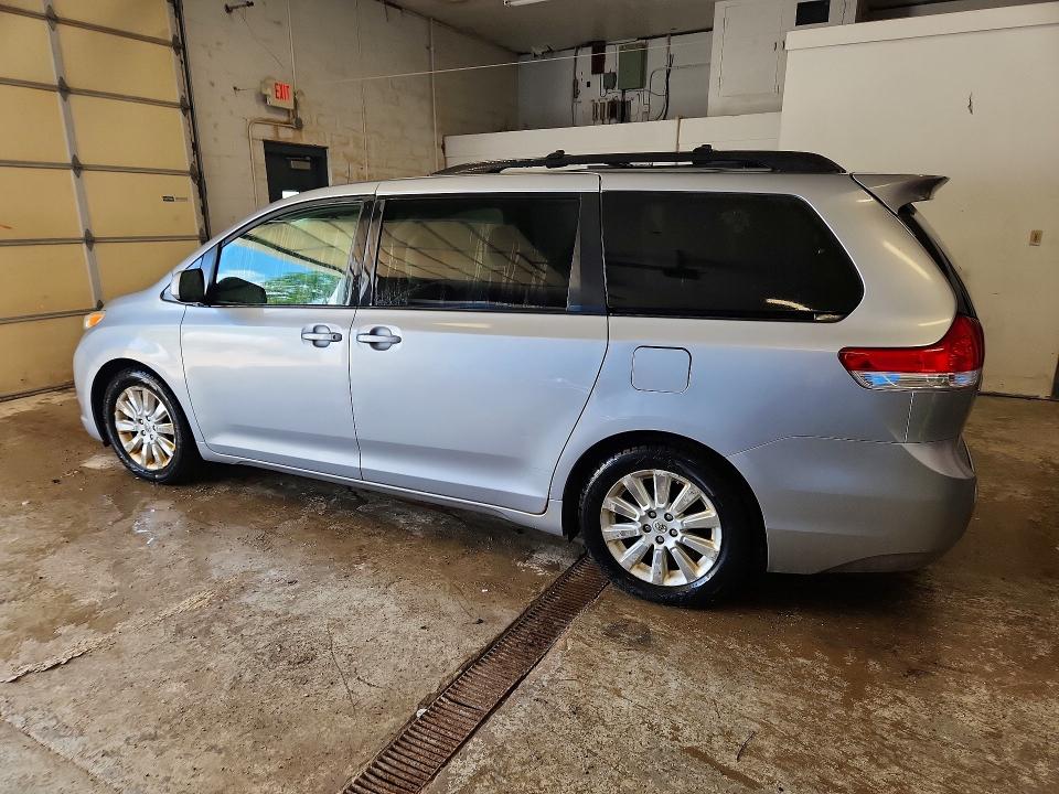 2012 Toyota Sienna მანქანა იყიდება აუქციონზე, vin: 5TDJK3DCXCS046697, აუქციონის ნომერი: 59081886