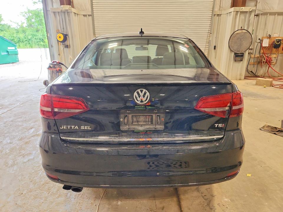 58940966 :رقم المزاد ، 3VWL17AJXHM209665 vin ، 2017 Volkswagen Jetta مزاد بيع