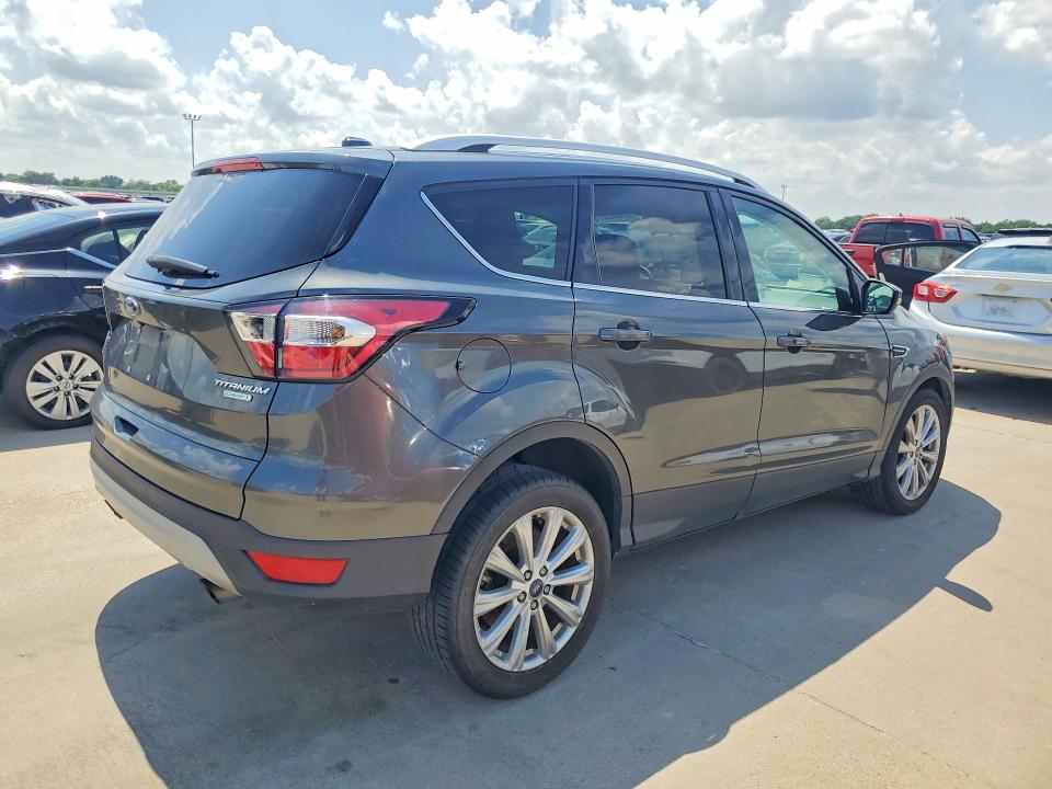 55682076 :رقم المزاد ، 1FMCU0JD3HUC51601 vin ، 2017 Ford Escape مزاد بيع