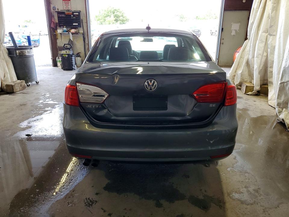 57026596 :رقم المزاد ، 3VWD17AJ1EM371863 vin ، 2014 Volkswagen Jetta مزاد بيع