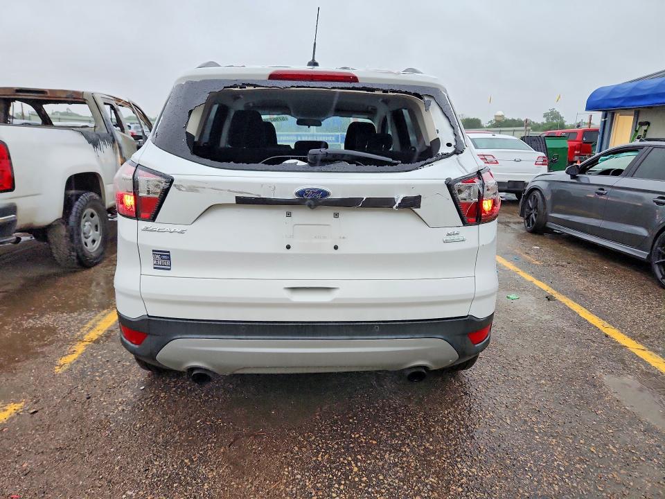 57962386 :رقم المزاد ، 1FMCU0GD4HUC77003 vin ، 2017 Ford Escape مزاد بيع