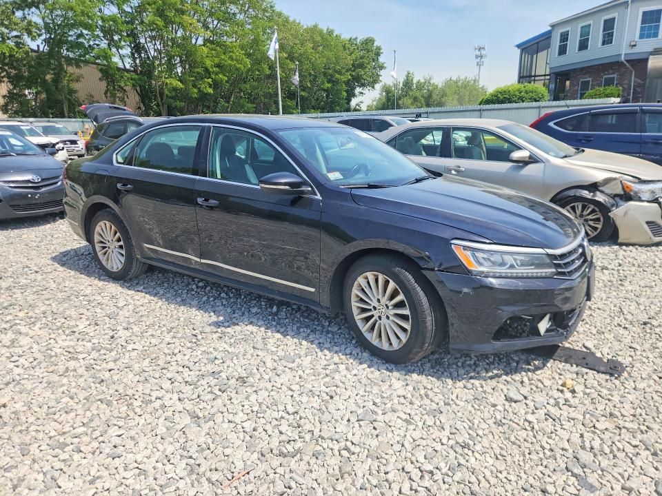 56151406 :رقم المزاد ، 1VWBT7A37HC044330 vin ، 2017 Volkswagen Passat مزاد بيع