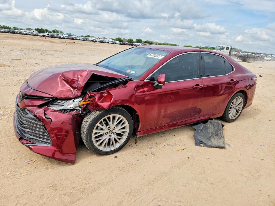 55802626 :رقم المزاد ، 4T1B11HK0KU703462 vin ، 2019 Toyota Camry مزاد بيع