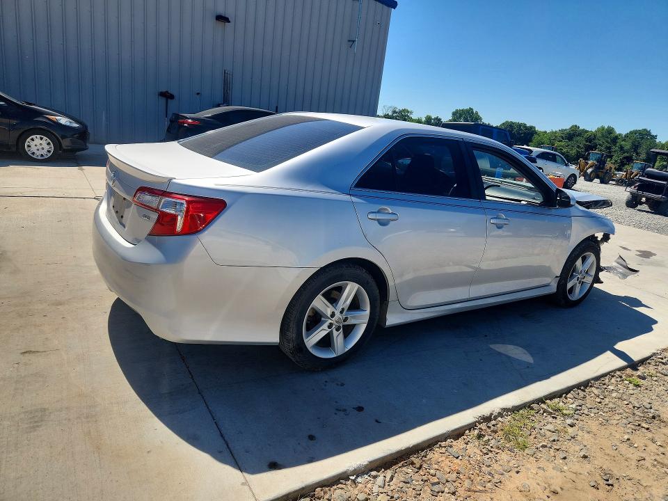 55358546 :رقم المزاد ، 4T1BF1FK3EU452977 vin ، 2014 Toyota Camry مزاد بيع