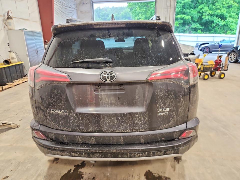 2018 Toyota Rav4 მანქანა იყიდება აუქციონზე, vin: JTMRFREV8JJ257076, აუქციონის ნომერი: 57335266