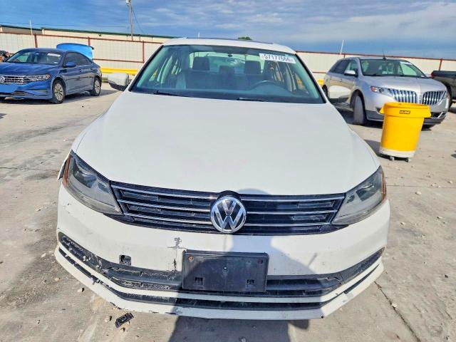 57177666 :رقم المزاد ، 3VWDB7AJ0HM207456 vin ، 2017 Volkswagen Jetta مزاد بيع