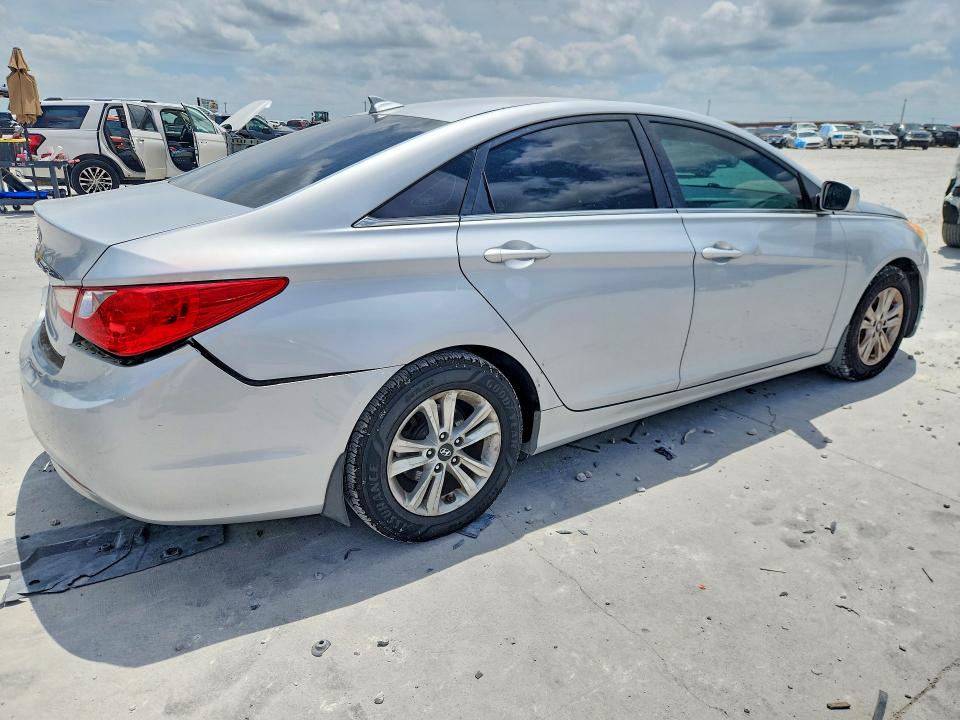 58561366 :رقم المزاد ، 5NPEB4AC1CH467810 vin ، 2012 Hyundai Sonata مزاد بيع