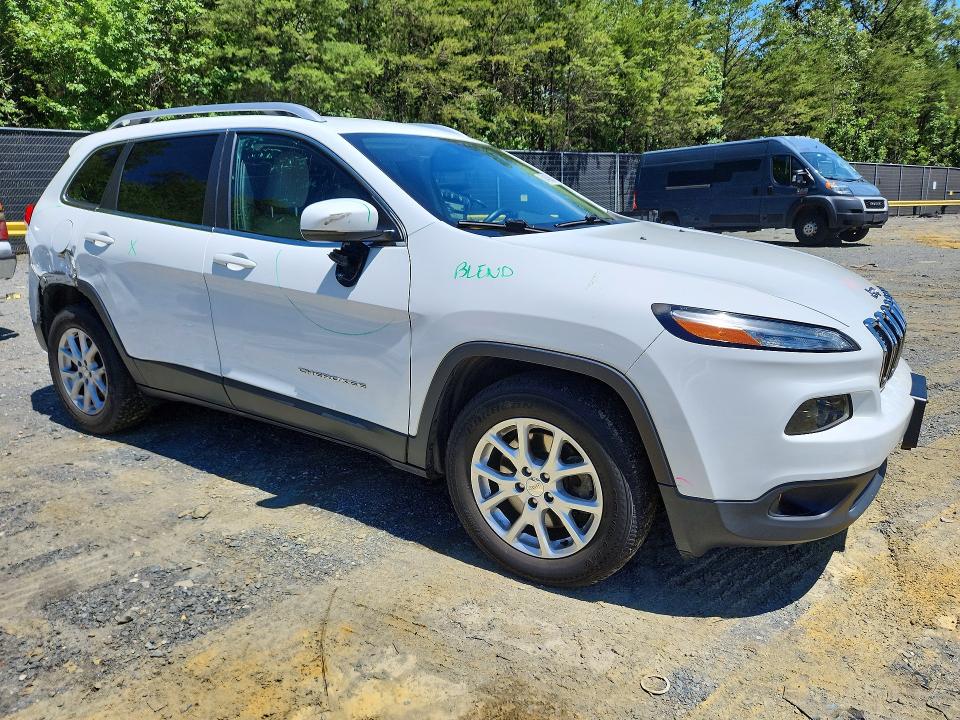 58452966 :رقم المزاد ، 1C4PJMCSXHW576462 vin ، 2017 Jeep Cherokee مزاد بيع