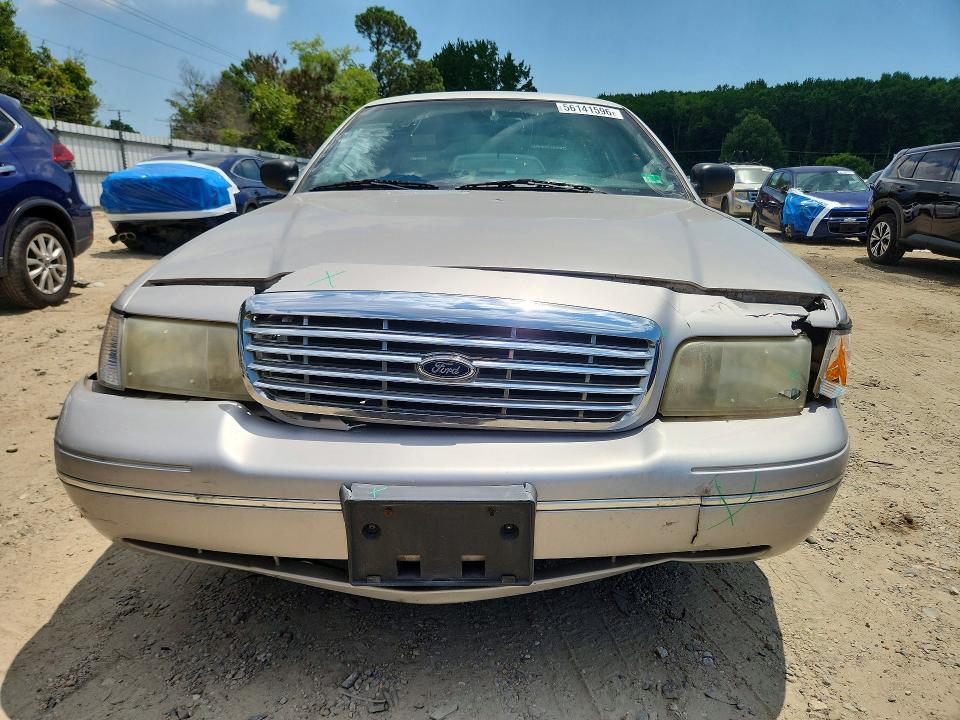 56141596 :رقم المزاد ، 2FAHP74W04X142660 vin ، 2004 Ford Crown Victoria مزاد بيع