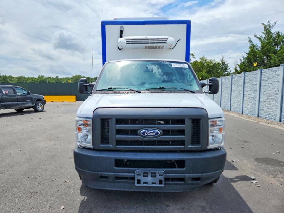 55573596 :رقم المزاد ، 1FDWE3FK3PDD14715 vin ، 2023 Ford E350 مزاد بيع