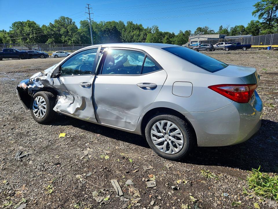 57497716 :رقم المزاد ، 5YFBURHE7HP612201 vin ، 2017 Toyota Corolla مزاد بيع
